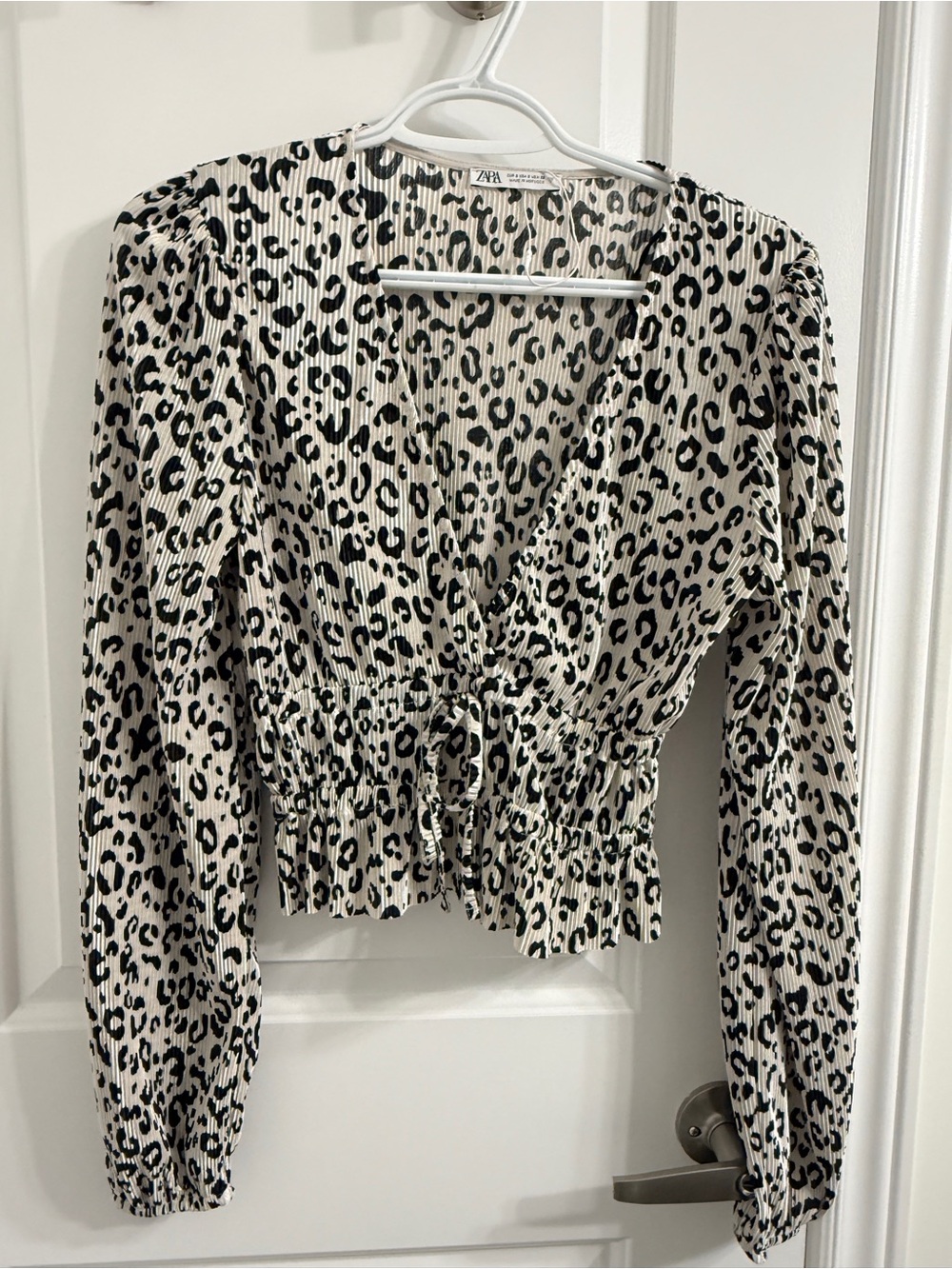 Zara V-neck Cream and Black Leopard Blouse